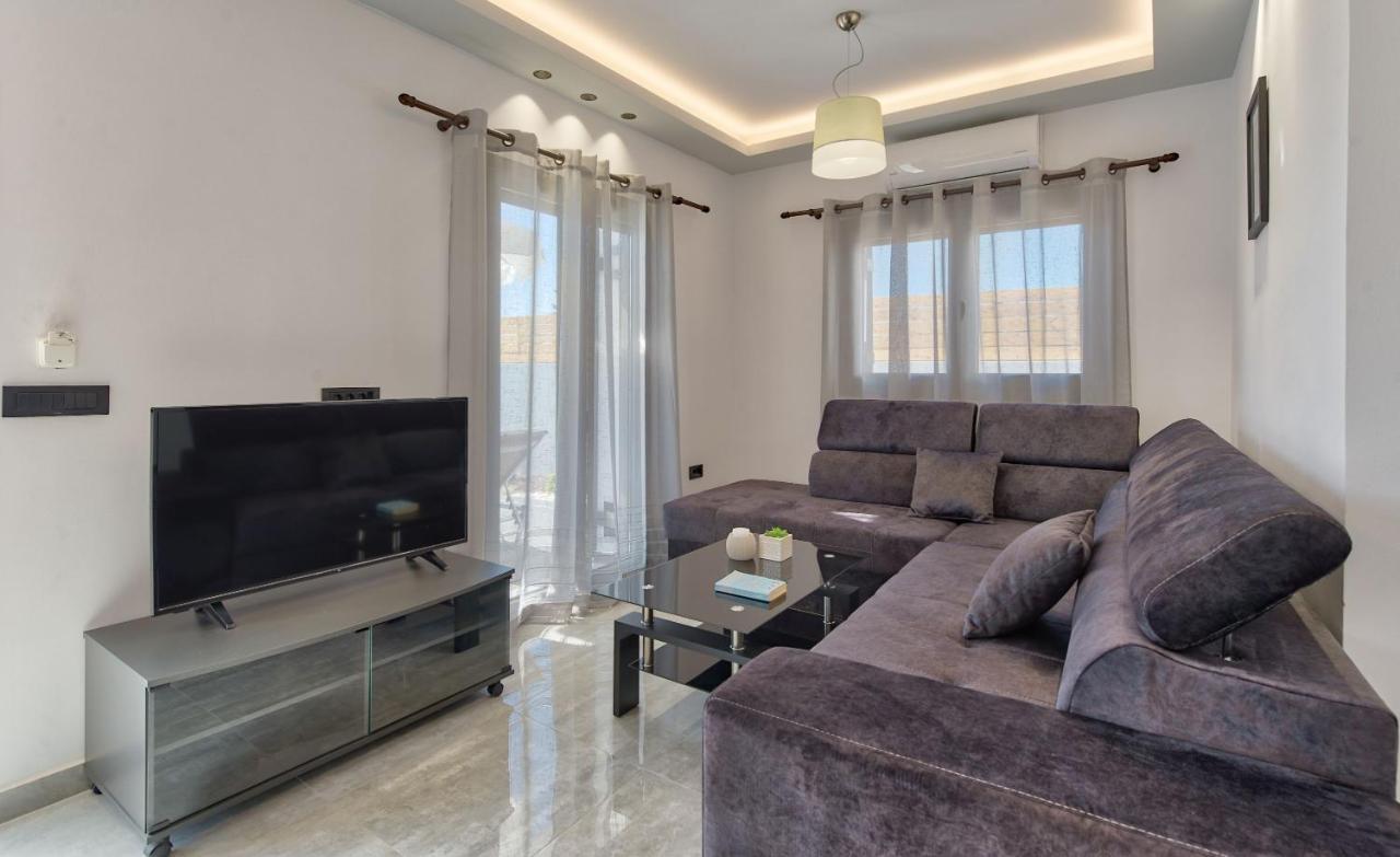 Agalliu Villa